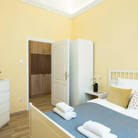 Ultra - Next To The Synagogue - Air Conditioning